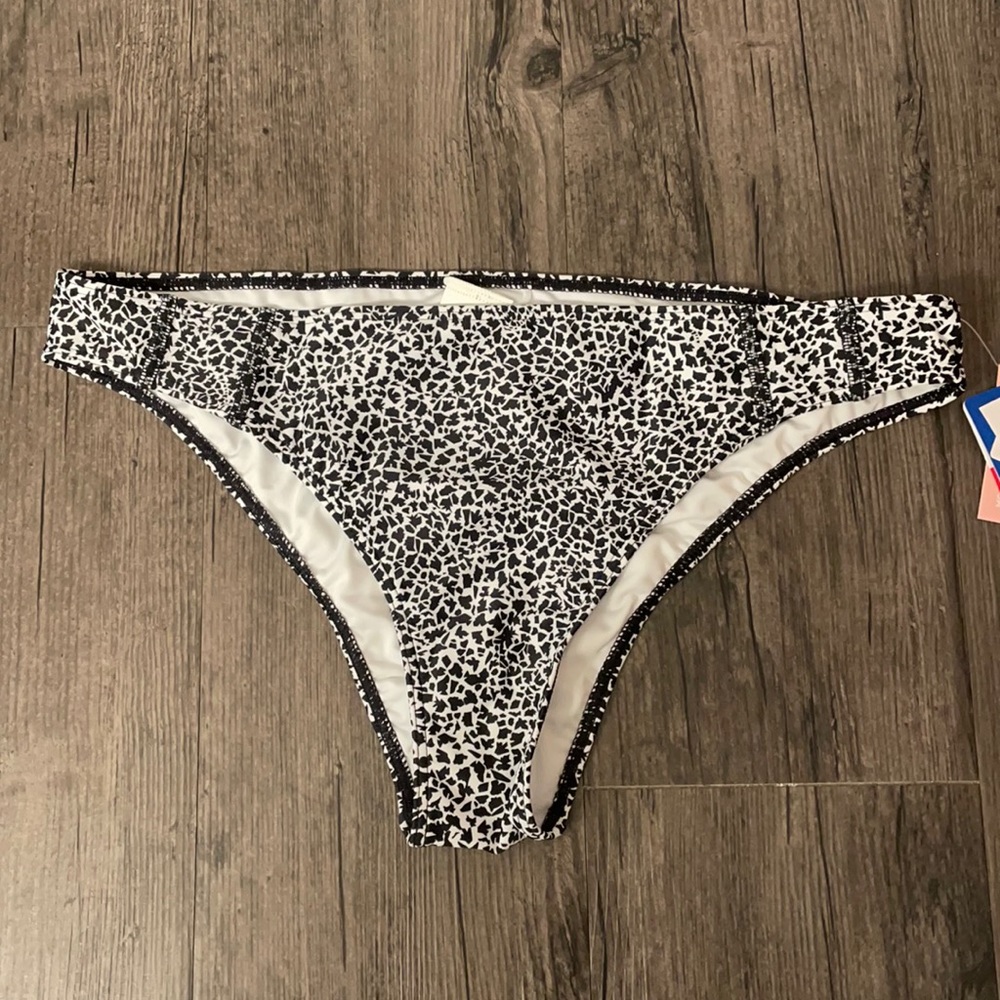 Roxy Bikini bottoms. Size L